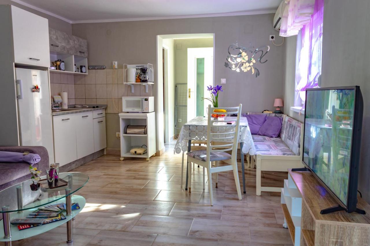 Vacation Home Grill & Chill With 350M2 Garden With Bbq Novi Vinodolski Exteriér fotografie