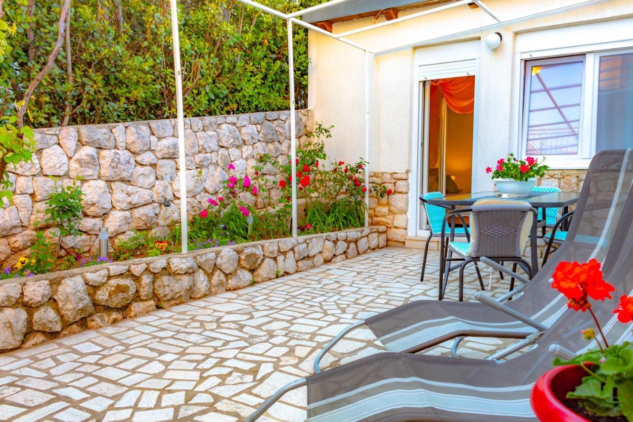 Vacation Home Grill & Chill With 350M2 Garden With Bbq Novi Vinodolski Exteriér fotografie